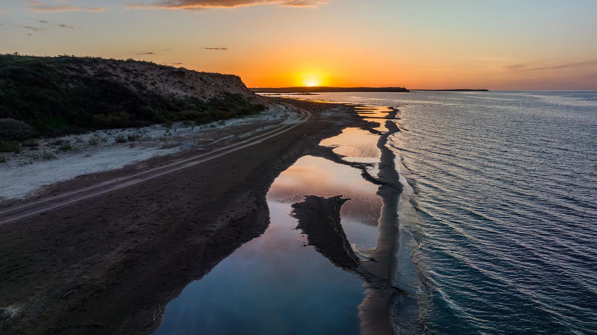 The sun going down over Aydarkul, a lake of some 3,000 square kilometres in the middle of the desert.