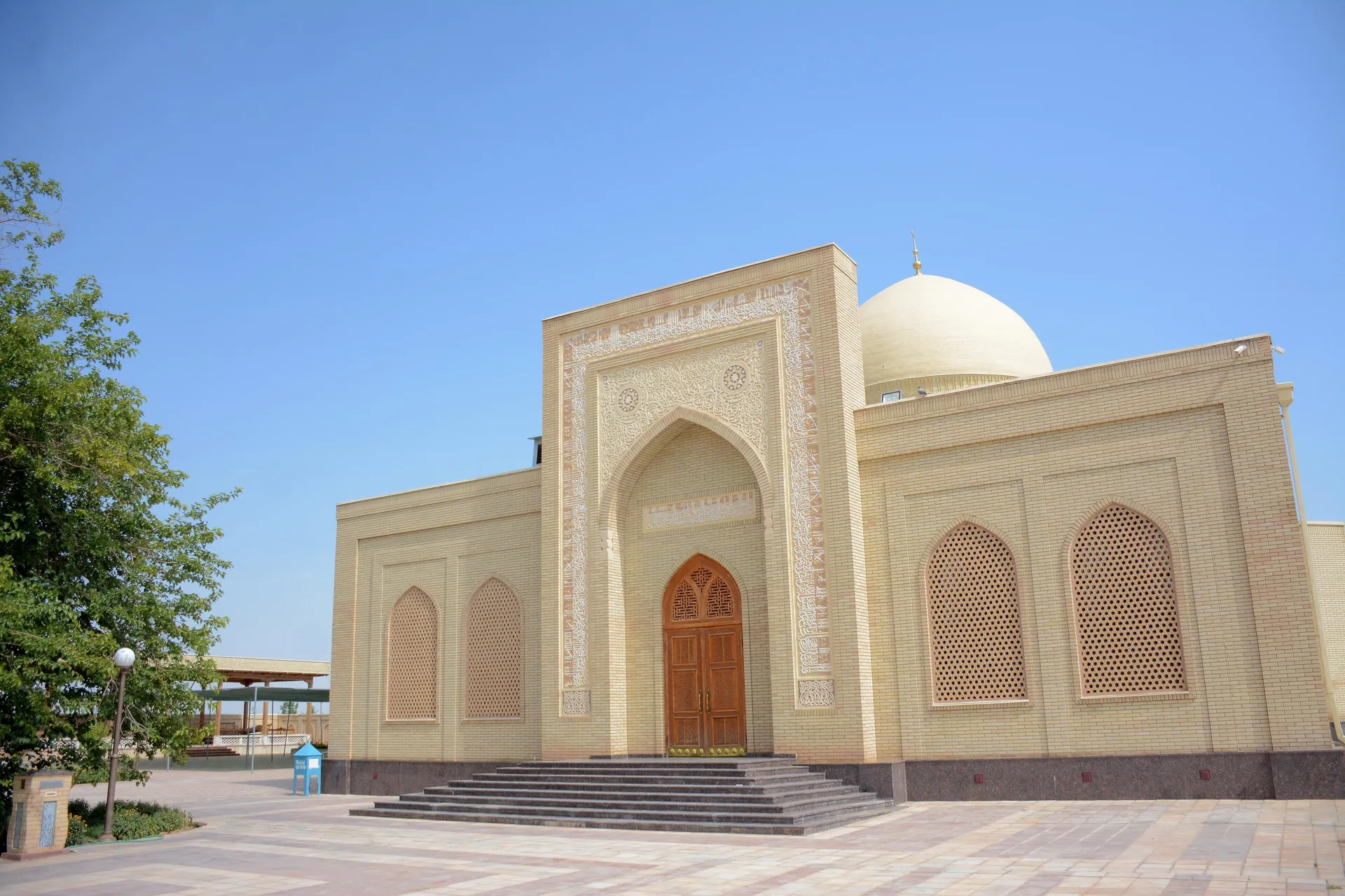 Al-Hakim at-Termizi Mausoleum